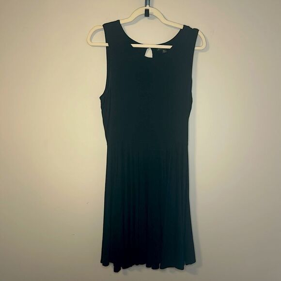 Willi Smith Black A-Line with with Key-Hole back Knee-Length Large - Picture 1 of 6